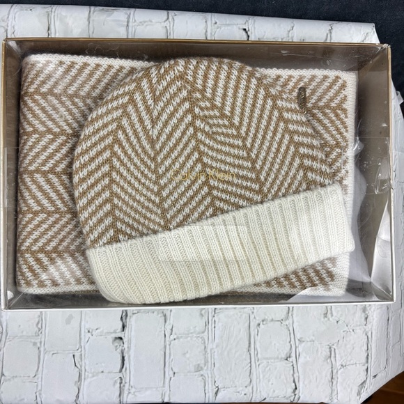 Calvin Klein Accessories - NWT Calvin Klein Gold and White Knit Hat and Scarf OS